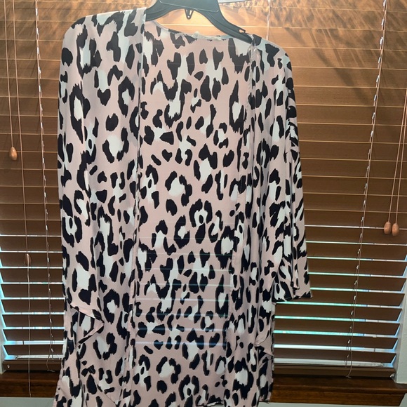 Light weight leopard kimono top - Picture 1 of 2